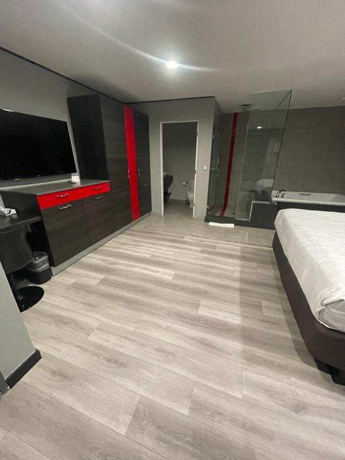 Astro Pasadena Hotel Екстер'єр фото