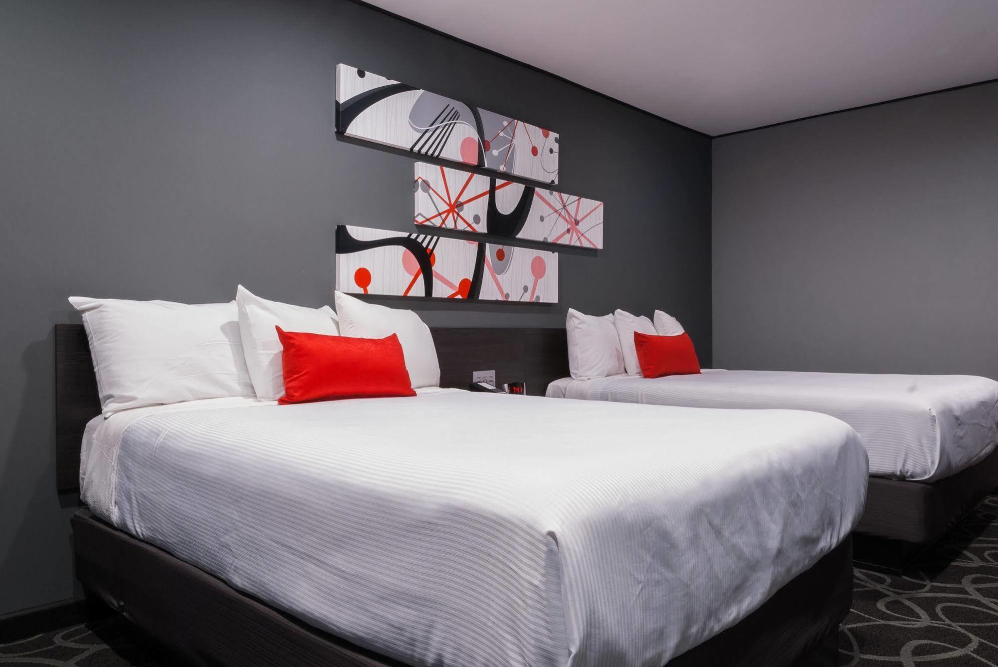 Astro Pasadena Hotel Екстер'єр фото